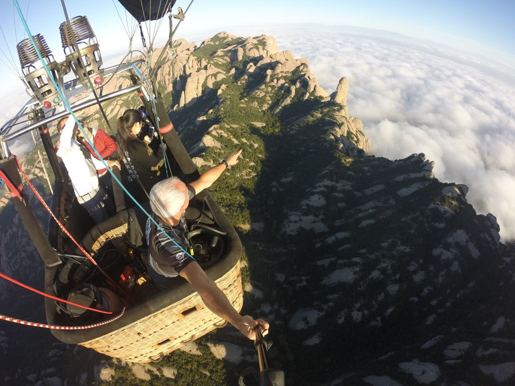 Esperienza in mongolfiera a Montserrat