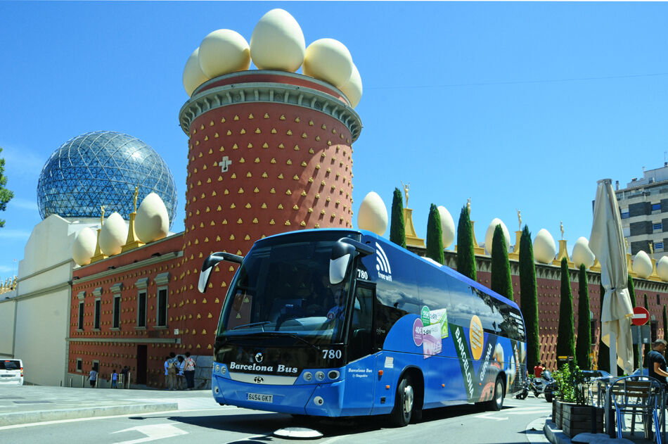 Autobús a Figueres: Pase de un día desde Barcelona o Girona