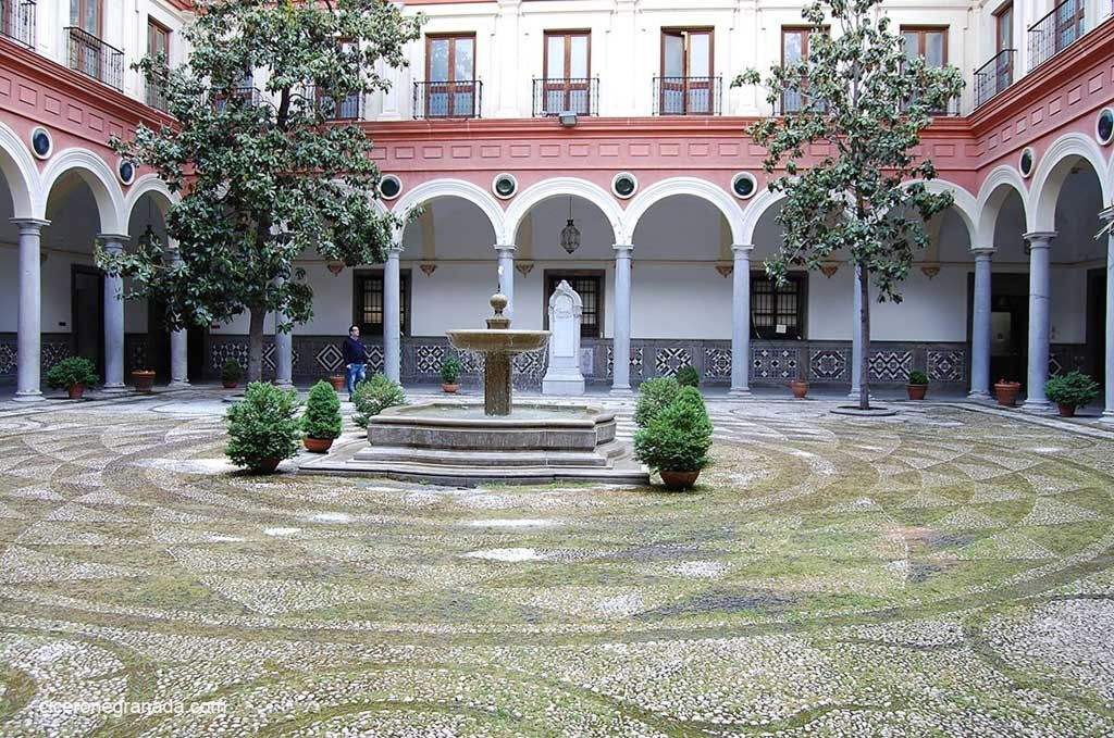 Isabella the Catholic: Private Guided Tour in Granada