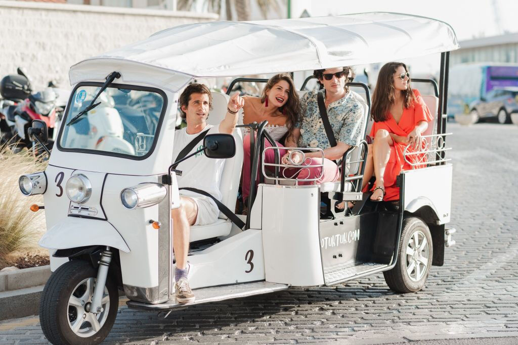 Malaga: tour di 2 ore in tuk tuk elettrico privato