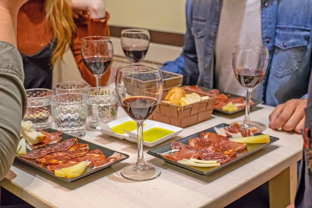 Madrid: Tapas Walking Tour + Flamenco Show