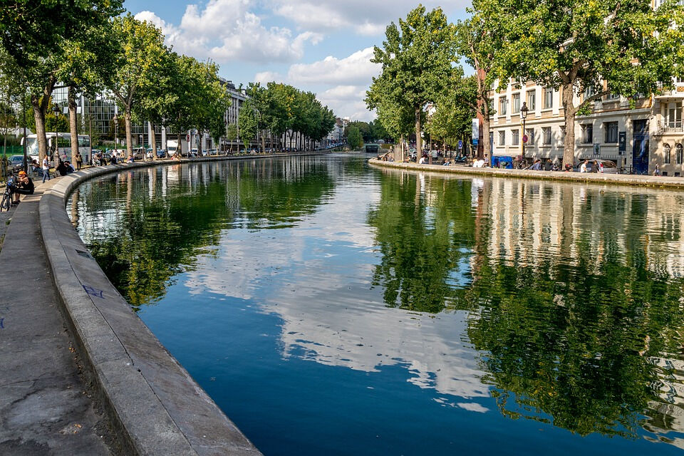 Canal Saint-Martin Cruise from Parc de la Villette to Musée d'Orsay