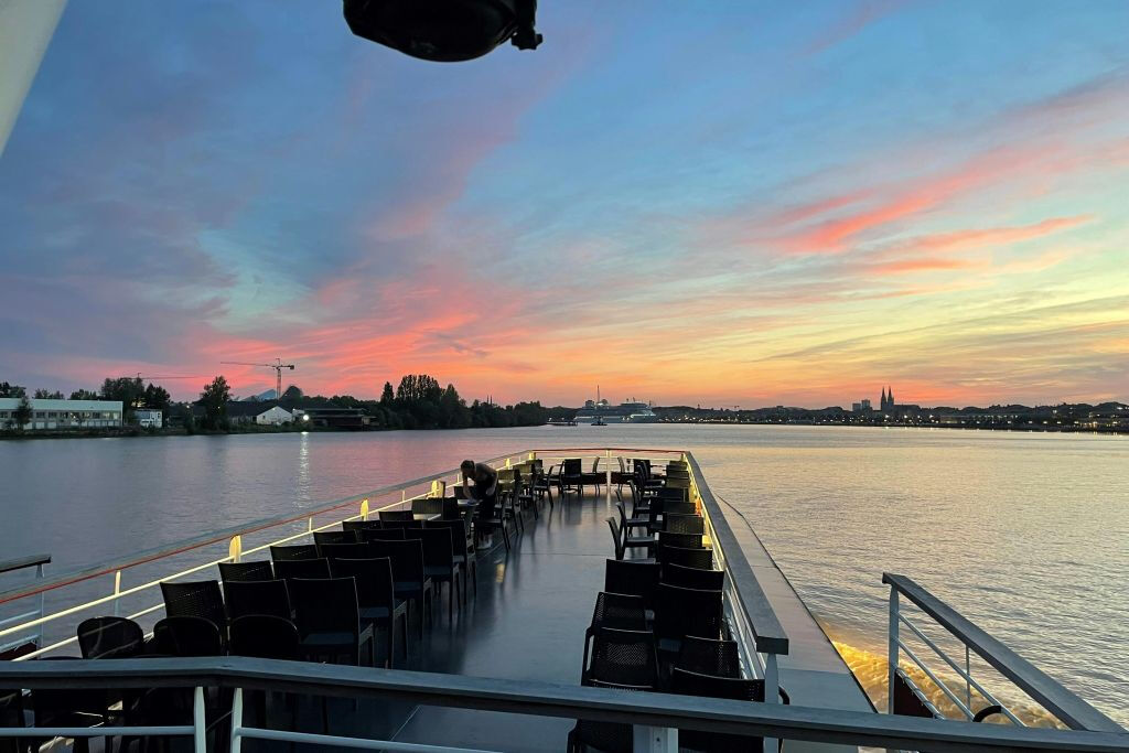 Bordeaux: Cruzeiro guiado no Garonne com um drinque e um canelé