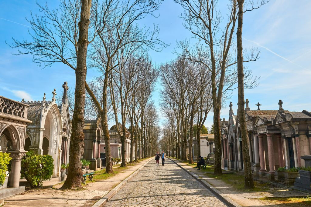 Audio Guide App for Your Smartphone: Père Lachaise Cemetery Walking Tour