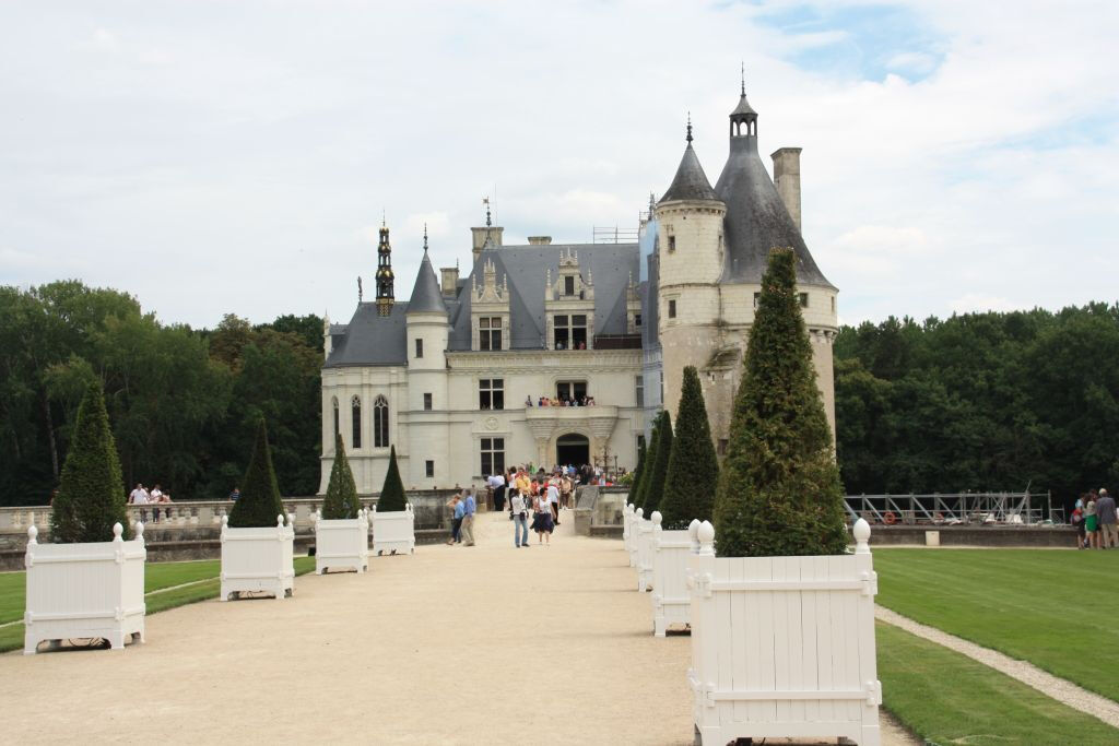 Loire Valley Castles: Day Trip from Paris with Wine Tasting