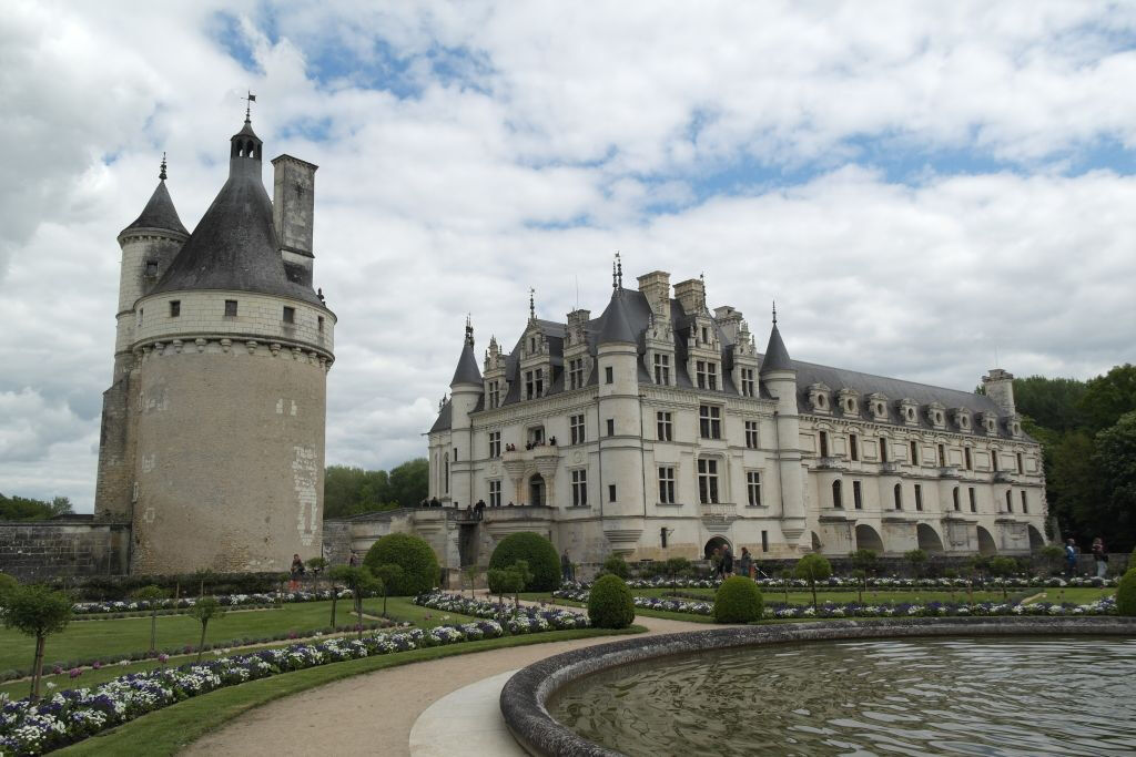 Loire Valley Castles: Day Trip from Paris with Wine Tasting