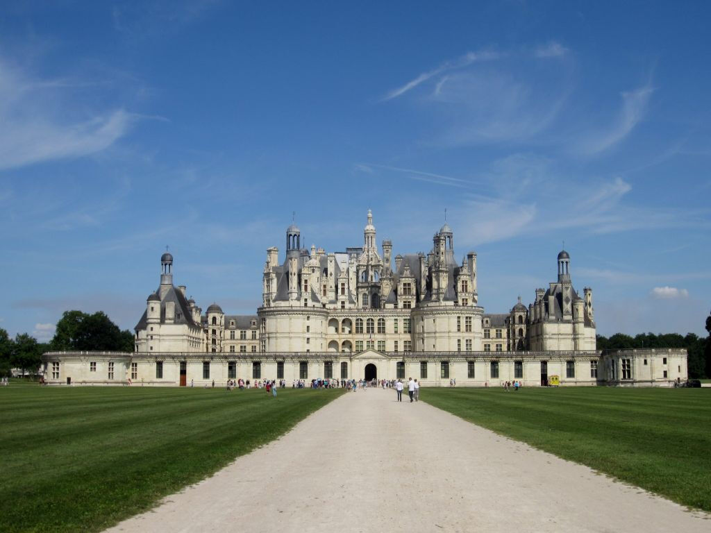 Loire Valley Castles: Day Trip from Paris with Wine Tasting