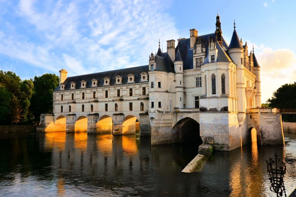 Loire Valley Castles: Day Trip from Paris with Wine Tasting