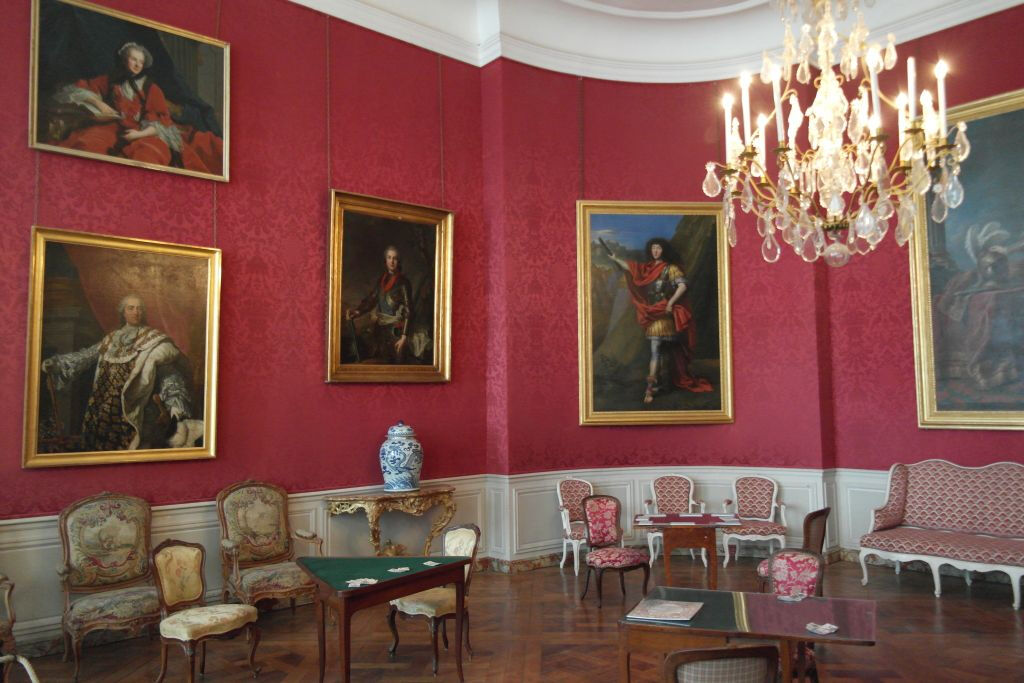 Loire Valley Castles: Day Trip from Paris with Wine Tasting
