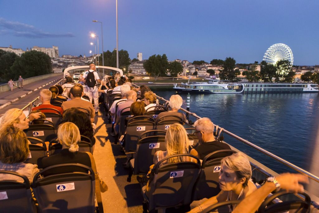 Avignon en bus à arrêts multiples