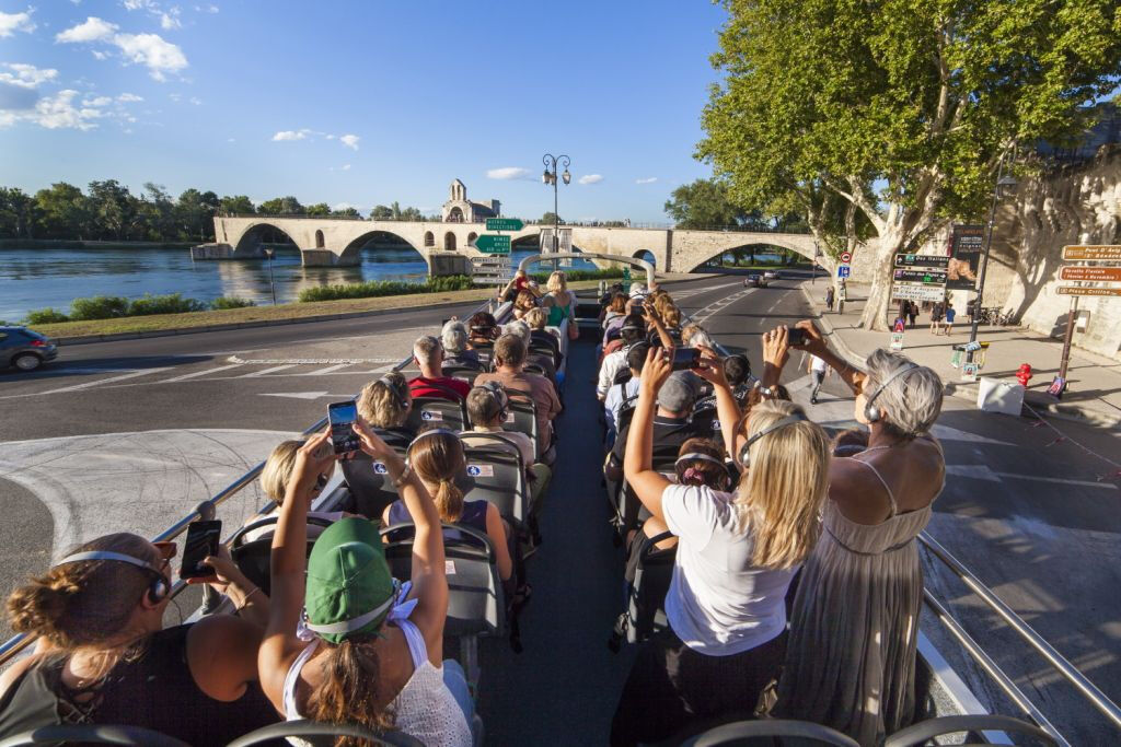 Avignon en bus à arrêts multiples