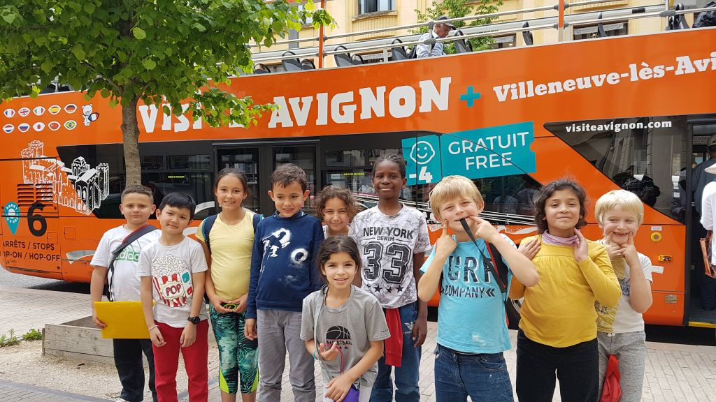 Avignon en bus à arrêts multiples