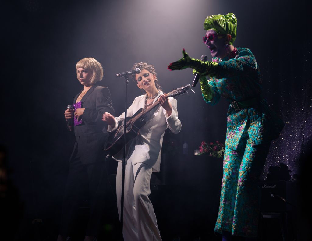 Madame Arthur Cabaré: somente show