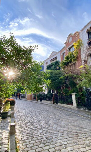 The Hidden Face of Montmartre: Smartphone Walking Tour