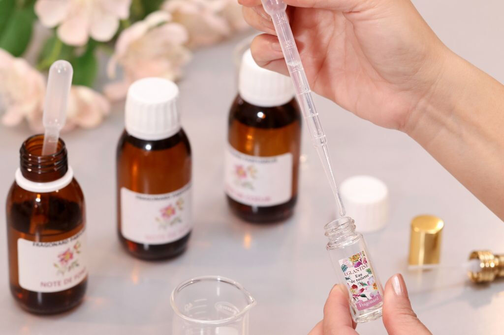 Fabrique de parfums Fragonard Èze : Cours de fabrication de parfums et visite guidée