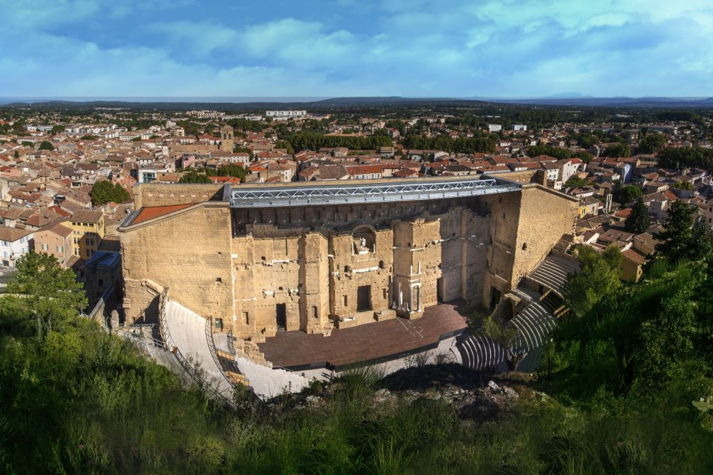 Orange: Triumphal Arch, Museum of Art & History and Ancient Theatre