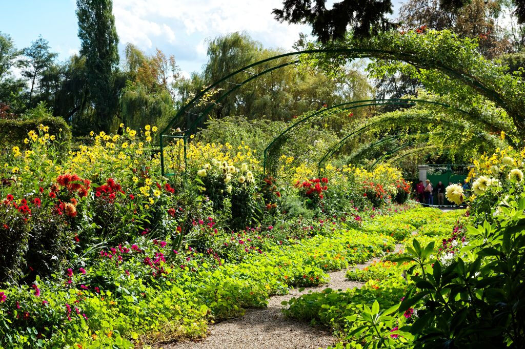 Monet's Garden in Giverny: Half-Day Guided Tour from Paris