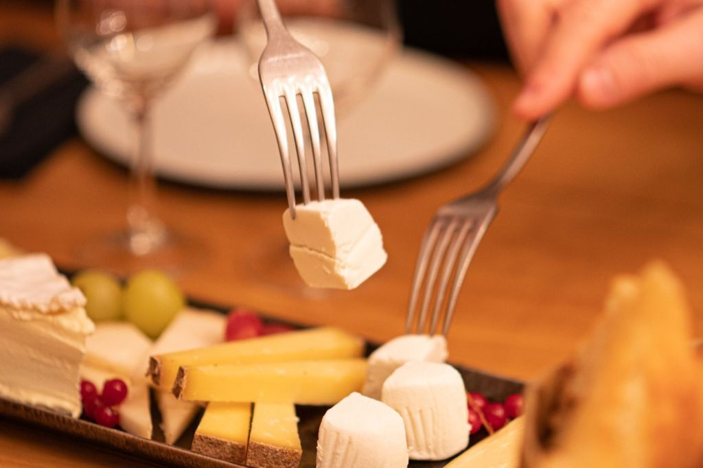 Paris: Aperitivo de vinhos e queijos com um sommelier