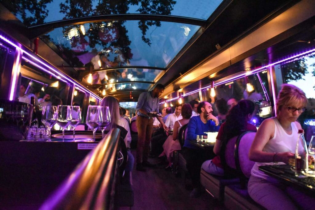 Bus Toqué Paris: le Champs-ElyséesVisite de la ville de Paris avec dîner de luxe à 5 plats