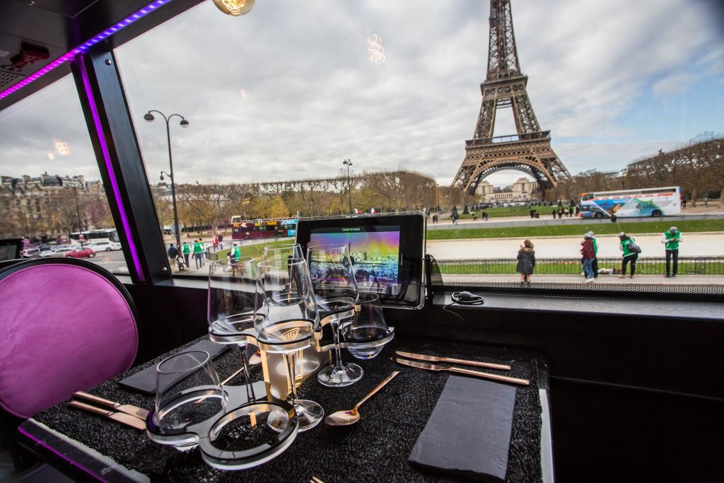 Bus Toqué Paris: le Champs-Elysées:Visita guiada con cena parisina de lujo de 5 platos