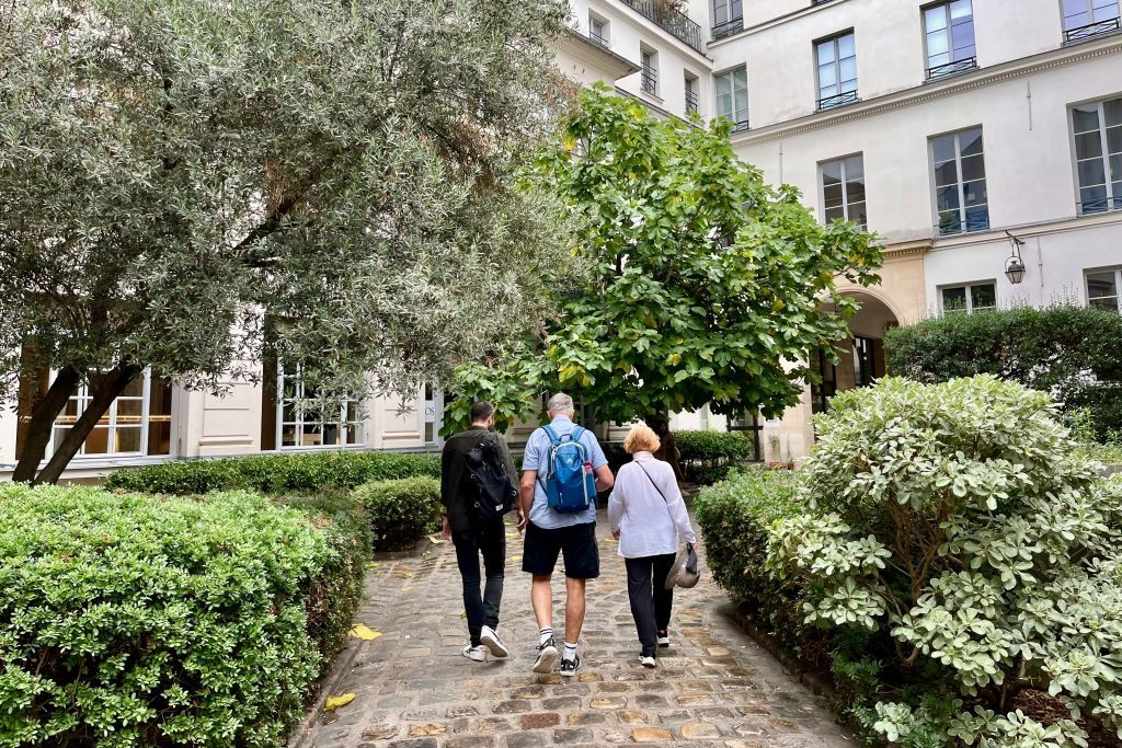 Paris: Champagne and Food Tour