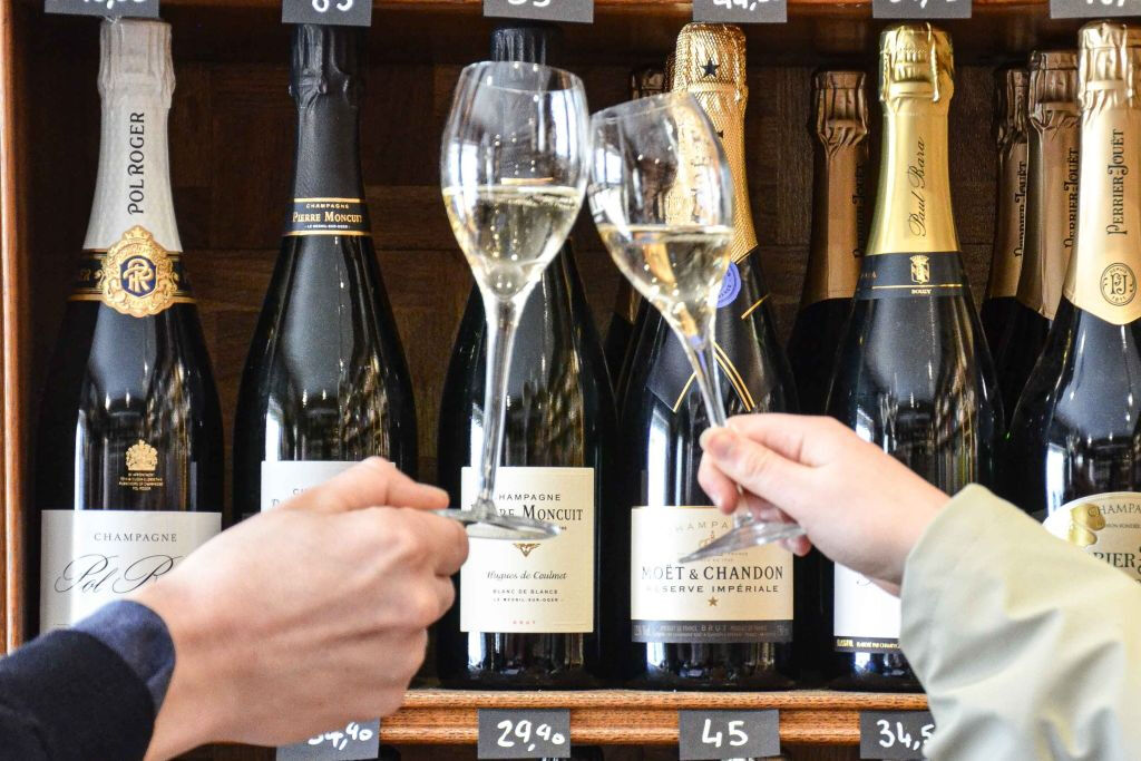 Paris: Champagne and Food Tour
