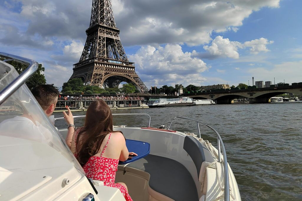 Passeio de barco particular para Paris