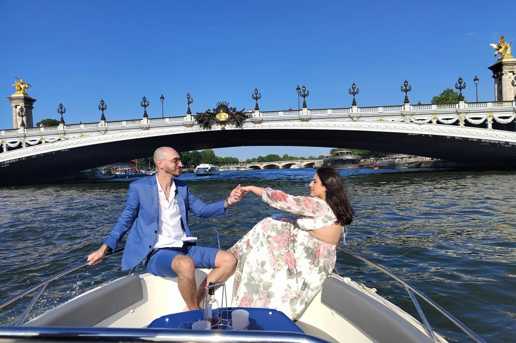 Passeio de barco particular para Paris