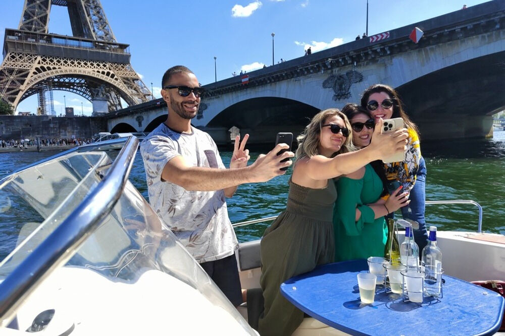 Passeio de barco particular para Paris