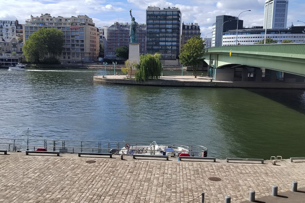 Passeio de barco particular para Paris