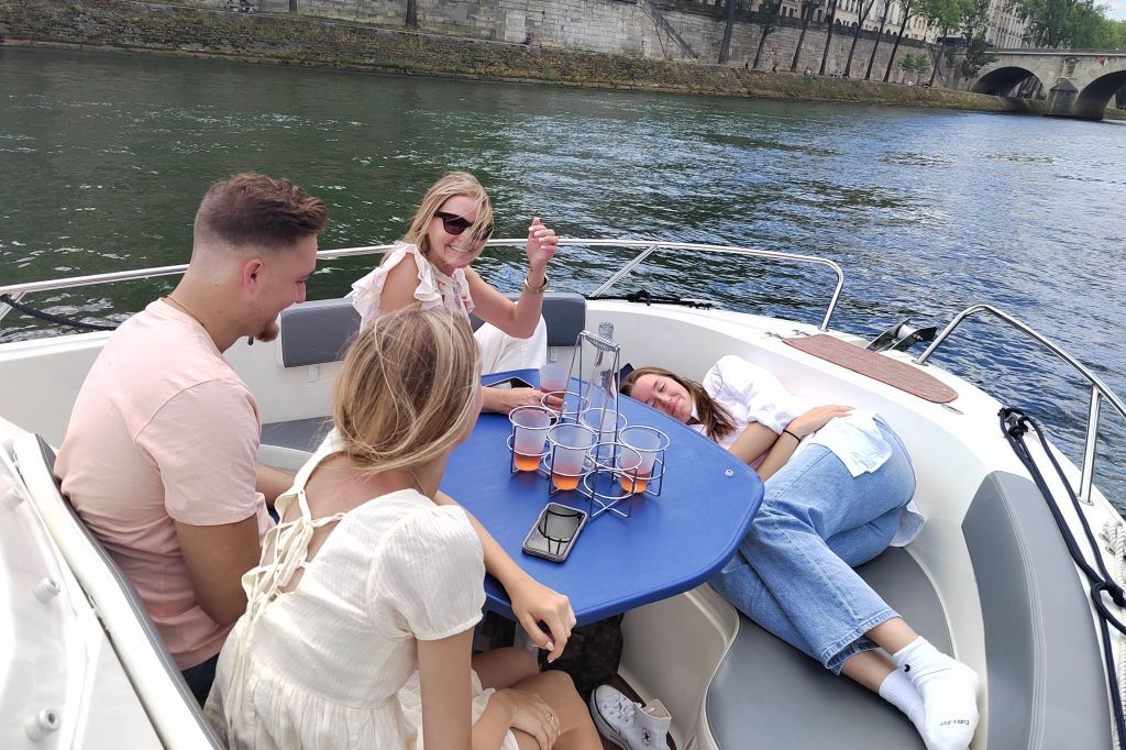 Passeio de barco particular para Paris