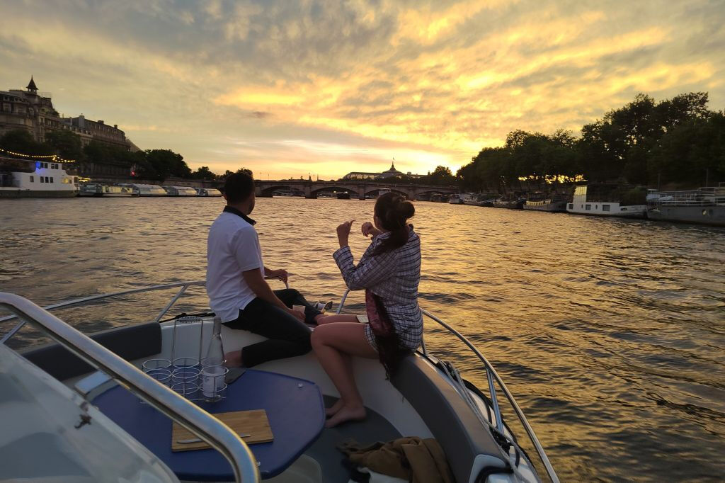 Passeio de barco particular para Paris