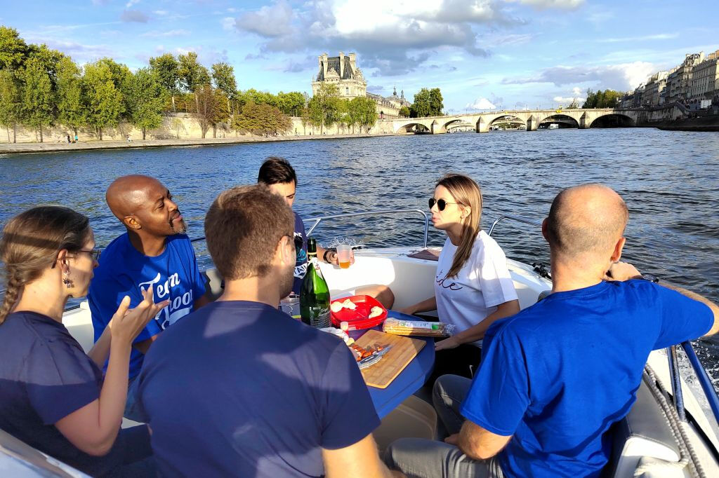 Passeio de barco particular para Paris