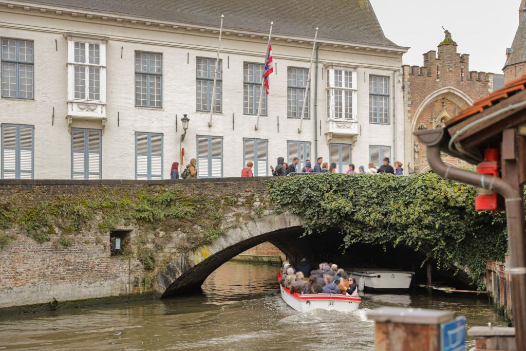 Bruges: Viaggio audio-guidato da Parigi