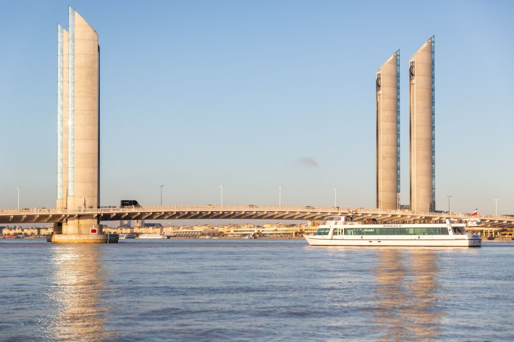 Bordeaux: Cruzeiro guiado no Garonne + 1h no cais