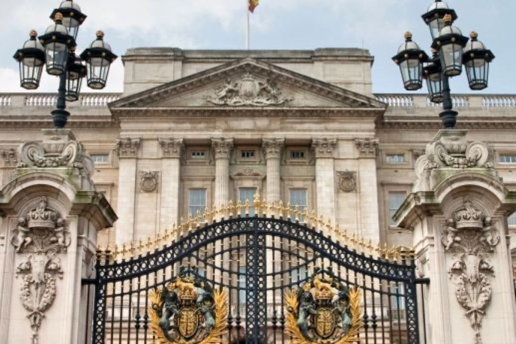 Audio Guide App for Your Smartphone: Royal London Walking Tour