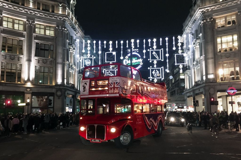 Experiencia con las luces navideñas de Londres en un autobús antiguo de techo abierto