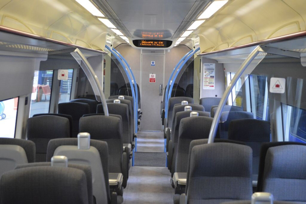 Bicester Shopping Village: Train + VIP Pass