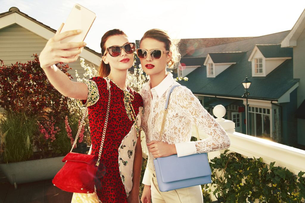 Bicester Shopping Village: Train + VIP Pass