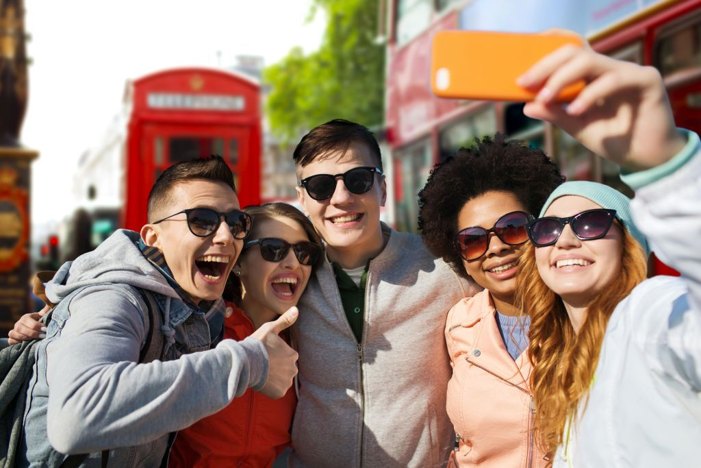 London in One Day: Guided Bus Tour with Changing of the Guard & River Cruise