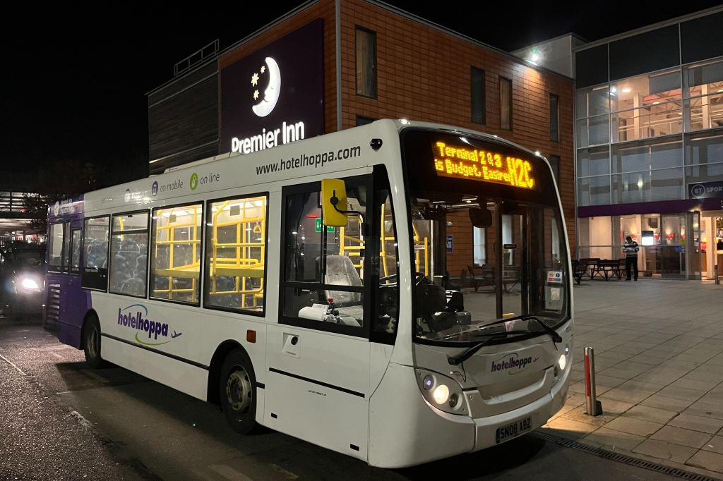 Londres: Autobús entre el aeropuerto de Heathrow y el Hotel Radisson RED de Heathrow