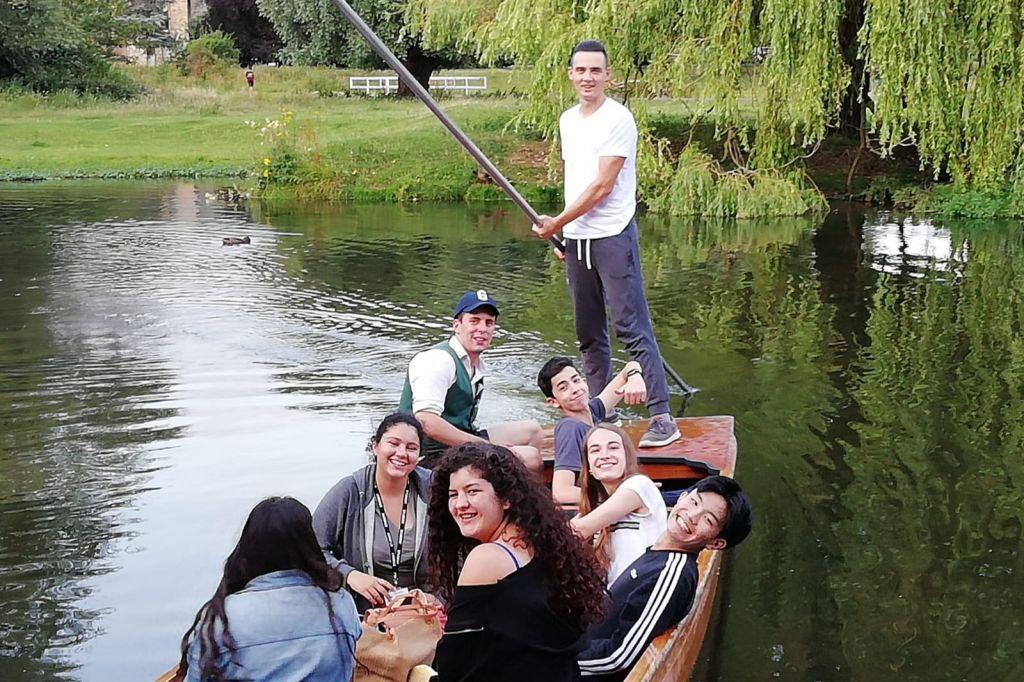 Oxford University Punting Tour Led By University Students