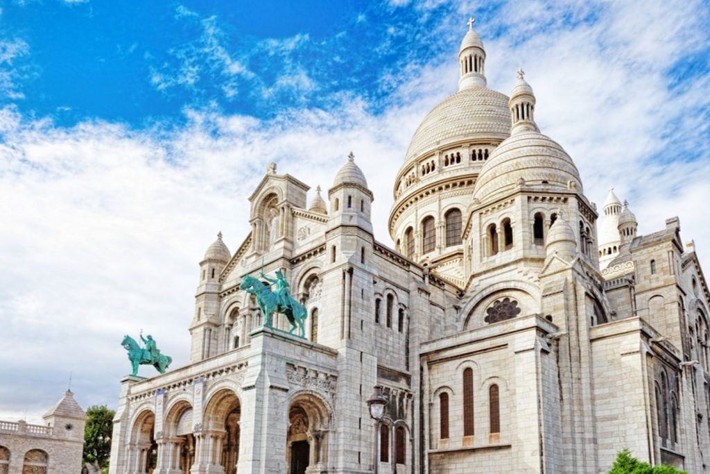 Paris: Small Group Tour from London + Seine River Cruise