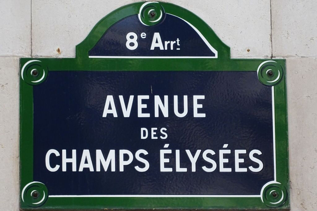 Paris: Small Group Tour from London + Seine River Cruise
