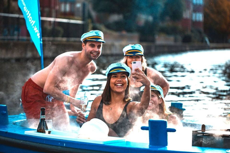 Londres : Croisière historique guidée dans les Docklands avec le Hot Tub Boat