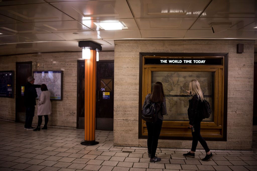 Londres Piccadilly Circus: Recorrido por la estación de metro oculta