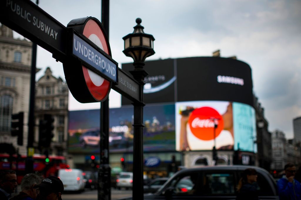 Londres Piccadilly Circus: Recorrido por la estación de metro oculta