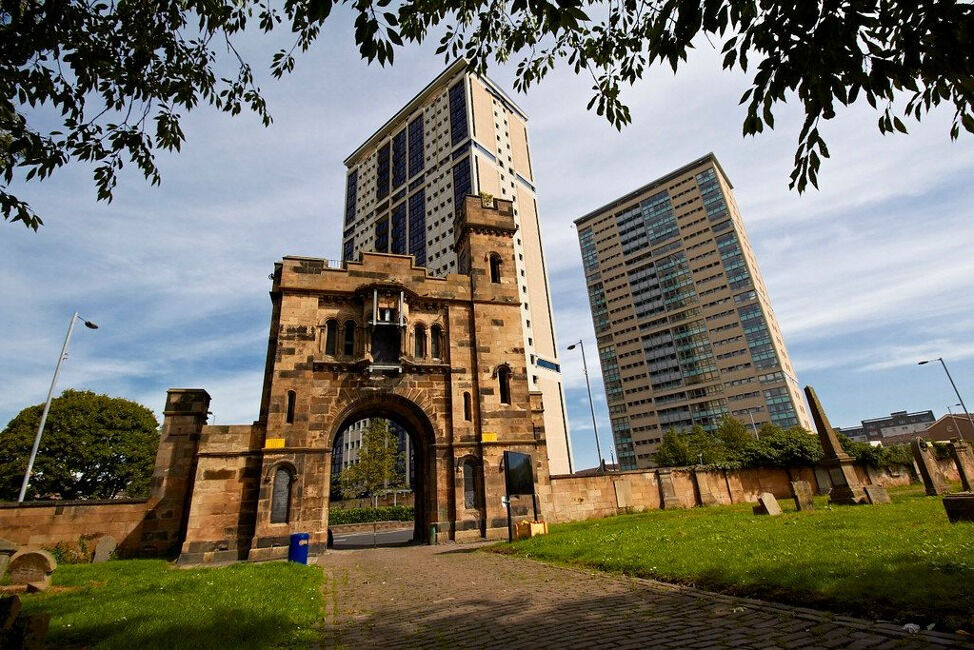 Romantic Glasgow City Exploration Game
