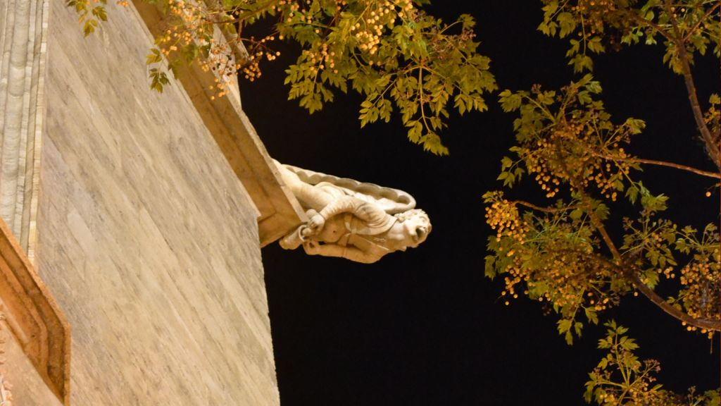 Una noche enigmática a la luna de Valencia en Inglés
