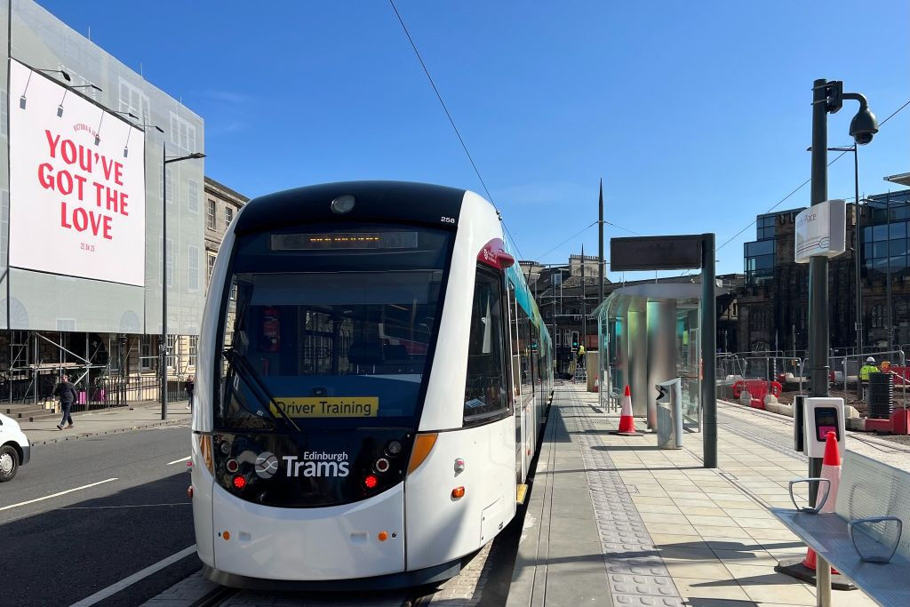 Edinburgh: Tram To/From Edinburgh Airport and St. Andrew Square